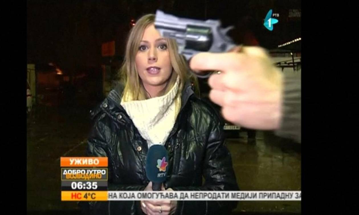 Σερβία: Χέρι με… όπλο βγήκε στον αέρα καιρικού δελτίου! (video)