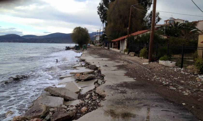 Κακοκαιρία - Ίρια Αργολίδας: Η θάλασσα μπήκε στα σπίτια! (pics)