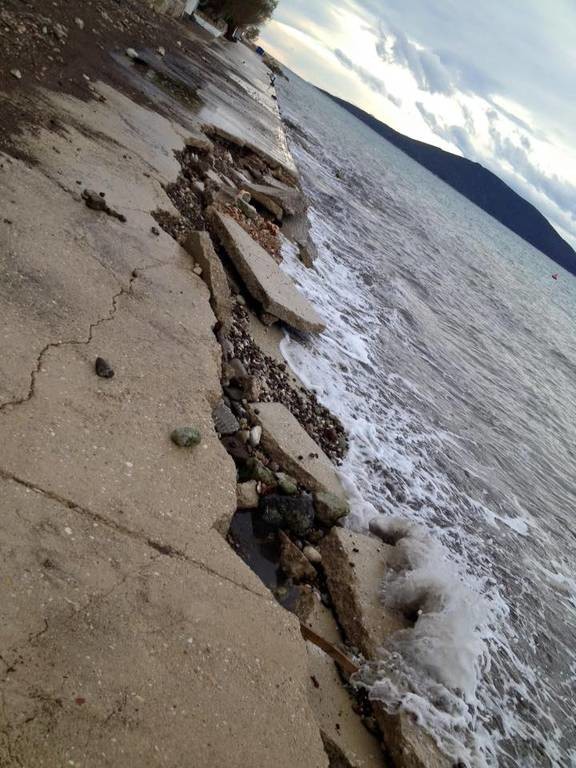 Κακοκαιρία - Ίρια Αργολίδας: Η θάλασσα μπήκε στα σπίτια! (pics)