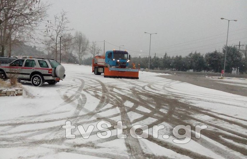 Καιρός: Πυκνό πέφτει το χιόνι στη Φθιώτιδα - Κλειστά τα σχολεία στο Δομοκό (photos)
