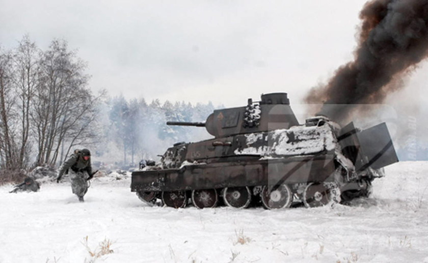 Οι Ρώσοι αναπαριστούν την αντιναζιστική μάχη του Λένινγκραντ (Pics & Vid)