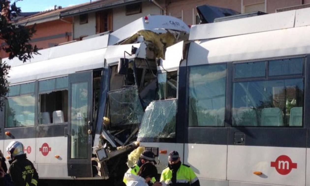 Ιταλία: Πενήντα τραυματίες από σύγκρουση τρένων στη Σαρδηνία (pics)
