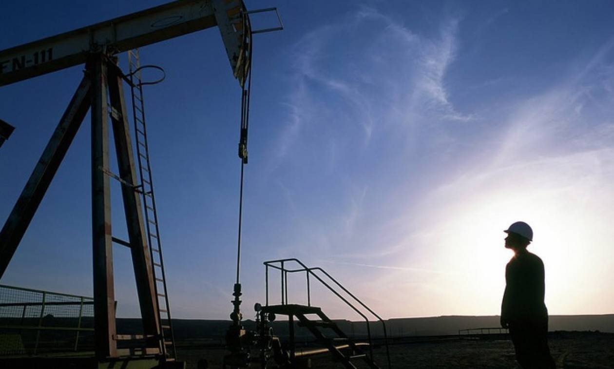 Αγορές πετρελαίου: Ισχυρές πιέσεις στα 27 δολ. το αμερικανικό αργό