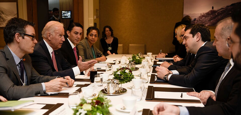 Με τον αντιπρόεδρο των ΗΠΑ Τζο Μπάιντεν ξεκίνησε τις επαφές του ο Τσίπρας στο Νταβός (pics)