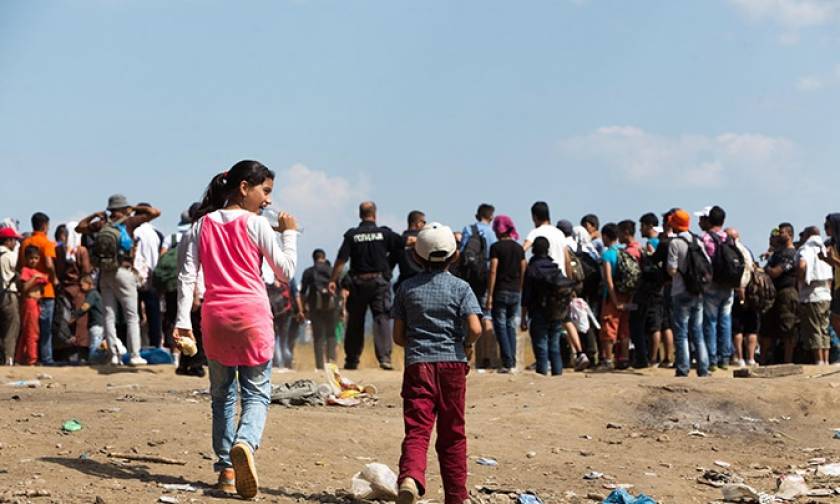 Περίπου 800 πρόσφυγες παραμένουν εγκλωβισμένοι στην Ειδομένη