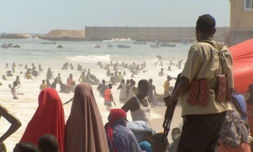 Μπαράζ επιθέσεων στη Σομαλία: Εκρήξεις παγιδευμένων οχημάτων και επίθεση σε ξενοδοχείο