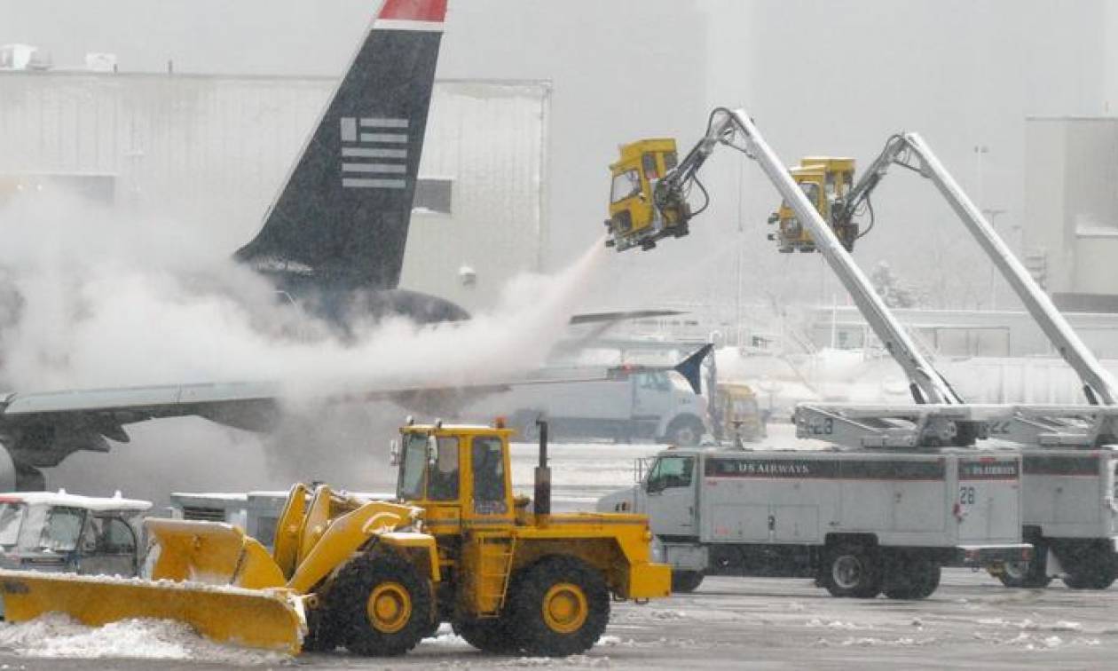 ΗΠΑ: Η American Airlines ακυρώνει εκατοντάδες πτήσεις λόγω χιονοθύελλας