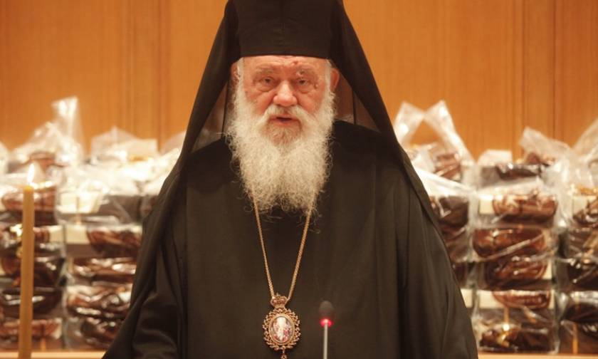 Αντιδρά ο Αρχιεπίσκοπος για την καύση απαντώντας στις επιθέσεις κατά της εκκλησίας