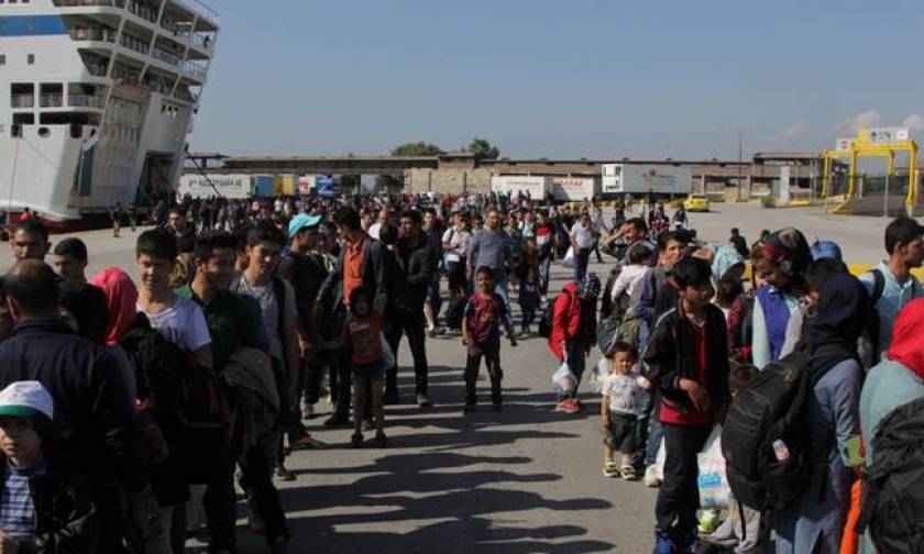 Περισσότεροι από 3.300 πρόσφυγες και μετανάστες έφτασαν σήμερα Σάββατο στον Πειραιά