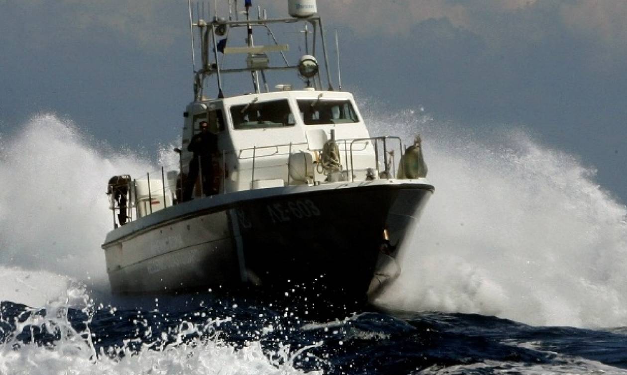 Σταμάτησαν λόγω καιρού οι έρευνες για αγνοούμενους στο ναυάγιο της Καλολίμνου