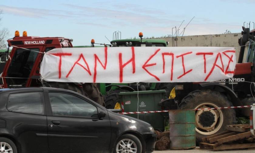 Κλειστή η Εθνική οδός Αντιρρίου - Ιωαννίνων από αγρότες