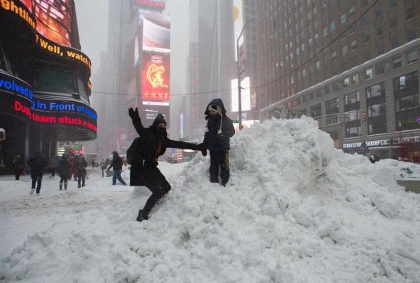 Ο Snowzilla χτυπά τη Νέα Υόρκη! (photos + videos)