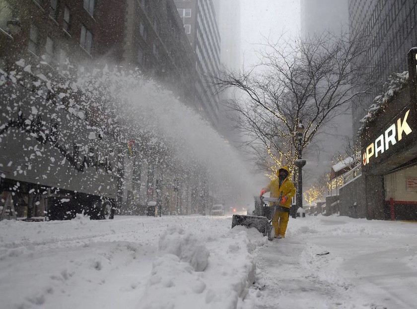 Παραλύουν οι ΗΠΑ σε μία από τις σφοδρότερες χιονοθύελλες στην ιστορία τους (Vids & Pics)