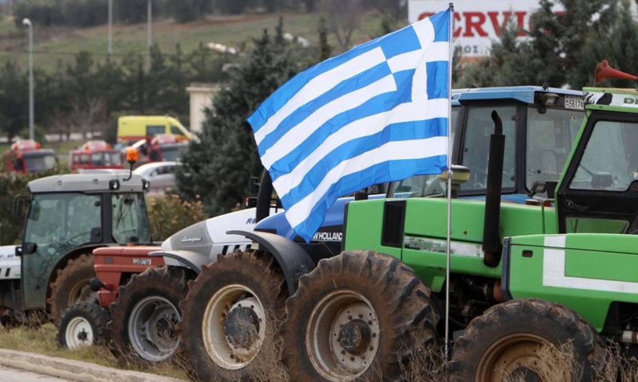 Αγρότες: Έκλεισαν αιφνιδιαστικά και επ' αόριστον μπλόκα στη Μακεδονία