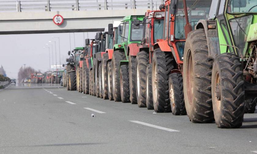 Μπλόκα αγροτών: Αποκαταστάθηκε η κυκλοφορία στην Αθηνών - Λαμίας