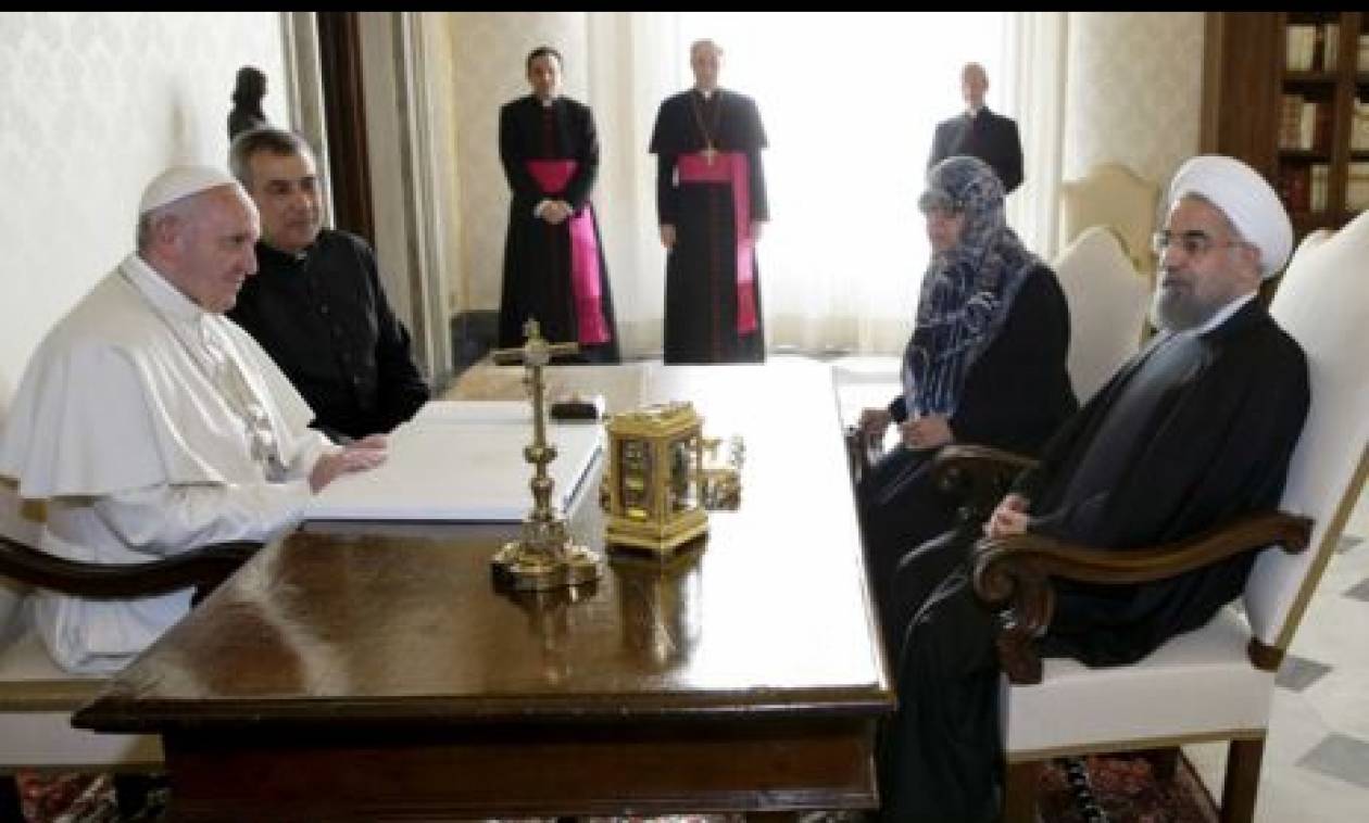 Βατικανό: Θερμή υποδοχή του Πάπα στον πρόεδρο του Ιράν