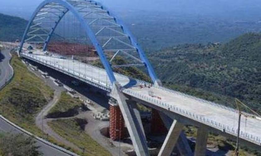 Καλαμάτα: Παραδίδεται στην κυκλοφορία η τοξωτή γέφυρα της Τσακώνας
