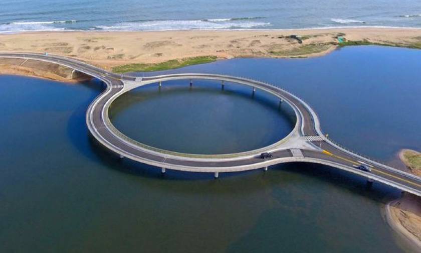 Εσείς μπορείτε να φανταστείτε γιατί έχτισαν αυτήν τη γέφυρα κυκλική; (video+photos)