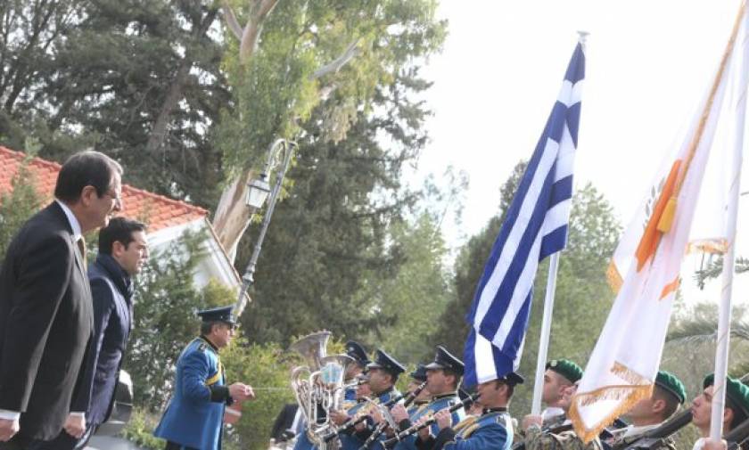 Τι πόσταραν στο twitter Τσίπρας και Αναστασιάδης για την Τριμερή Σύνοδο