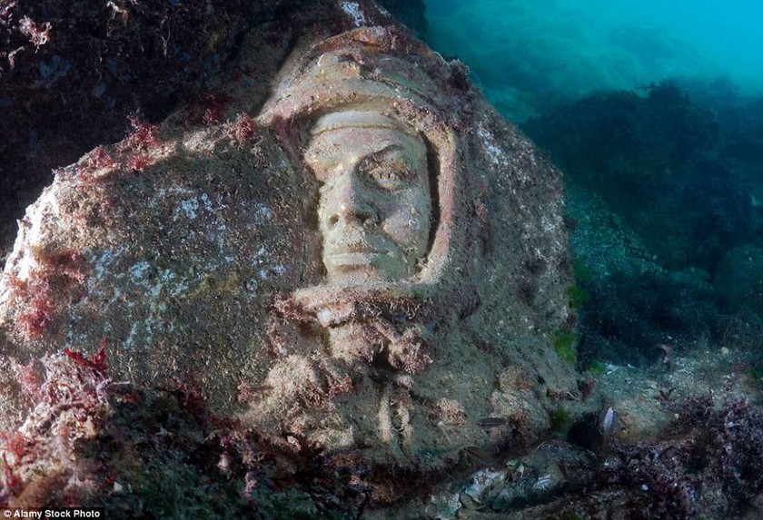  Εντυπωσιακές εικόνες από το υποβρύχιο μουσείο της Κριμαίας (pics)
