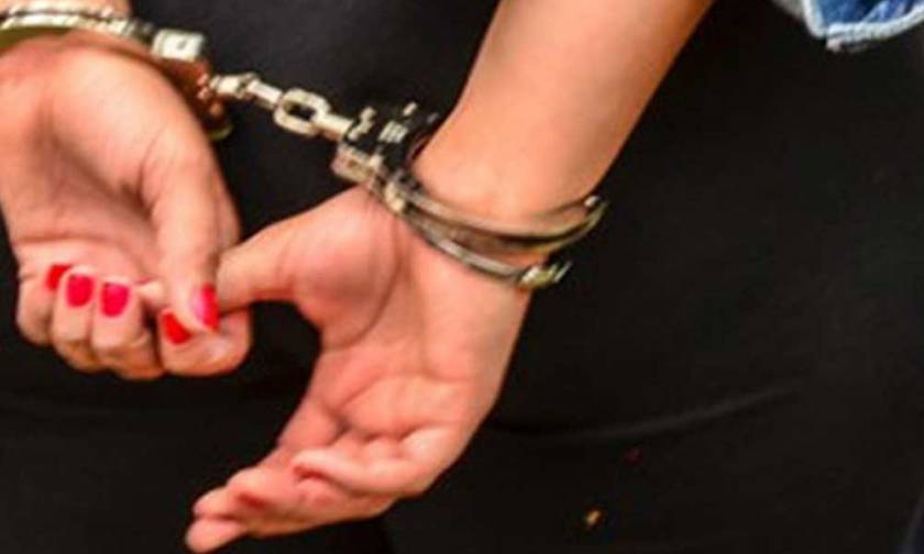 Σύλληψη Δανέζας στο «Ελευθέριος Βενιζέλος» που έκρυβε 5 κιλά ηρωίνης στις κάλτσες της! (pic)
