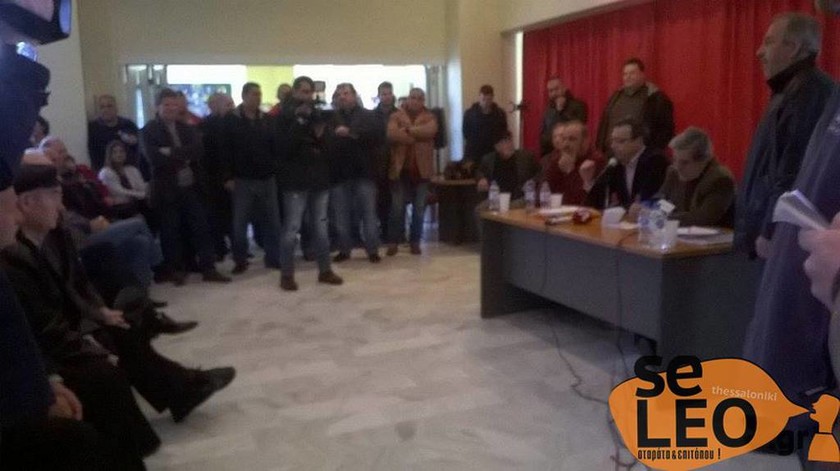 Χαμός στην ομιλία του Μάρδα - Αγρότες πιάστηκαν στα χέρια με στελέχη του ΣΥΡΙΖΑ (photo)