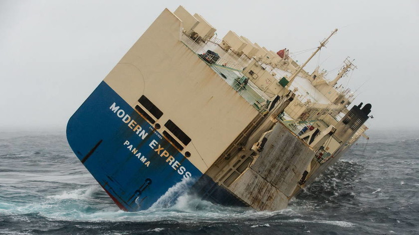 Συνεχίζονται οι προσπάθειες ρυμούλκησης του πλοίου «Modern Express» στον Ατλαντικό (video+pics)