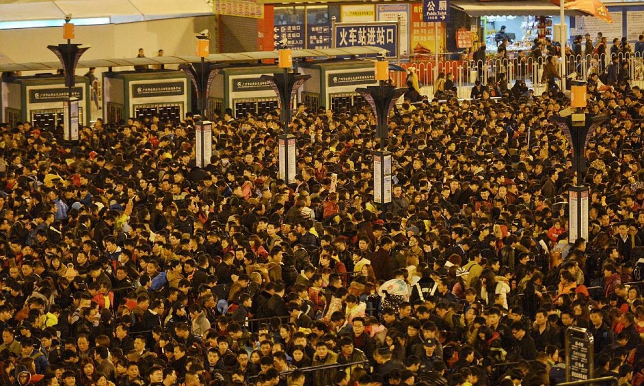 Κίνα: Περιμένοντας το τρένο σε απίστευτες ουρές 100.000 ανθρώπων (pics)