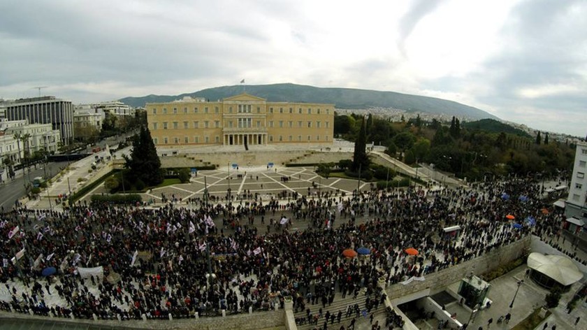 Απεργία: Έτσι είναι τώρα το Σύνταγμα από… ψηλά – Εικόνες από την Αθήνα που συγκλονίζουν