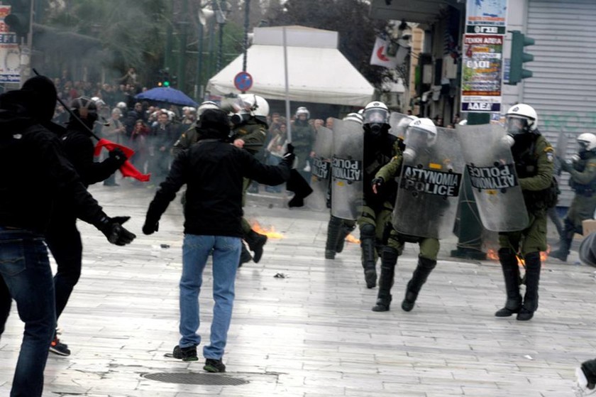 Καρέ-καρέ τα σοβαρά επεισόδια στο κέντρο της Αθήνας
