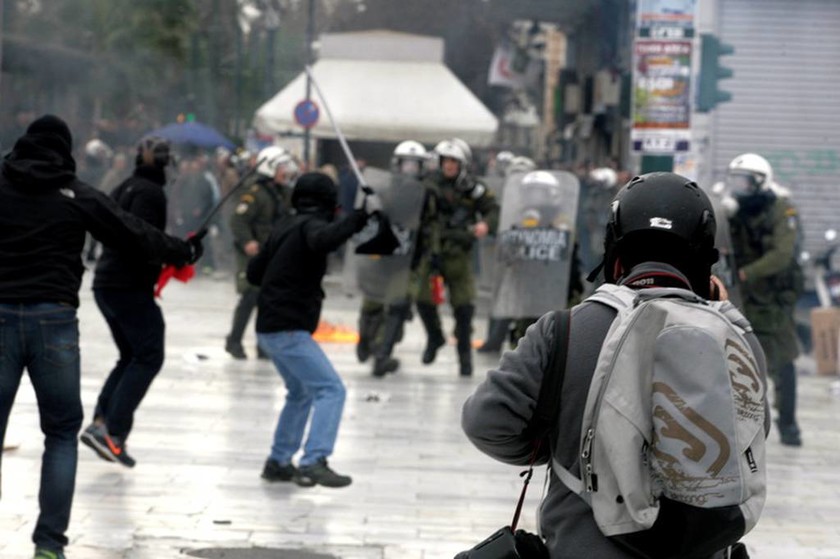 Καρέ-καρέ τα σοβαρά επεισόδια στο κέντρο της Αθήνας