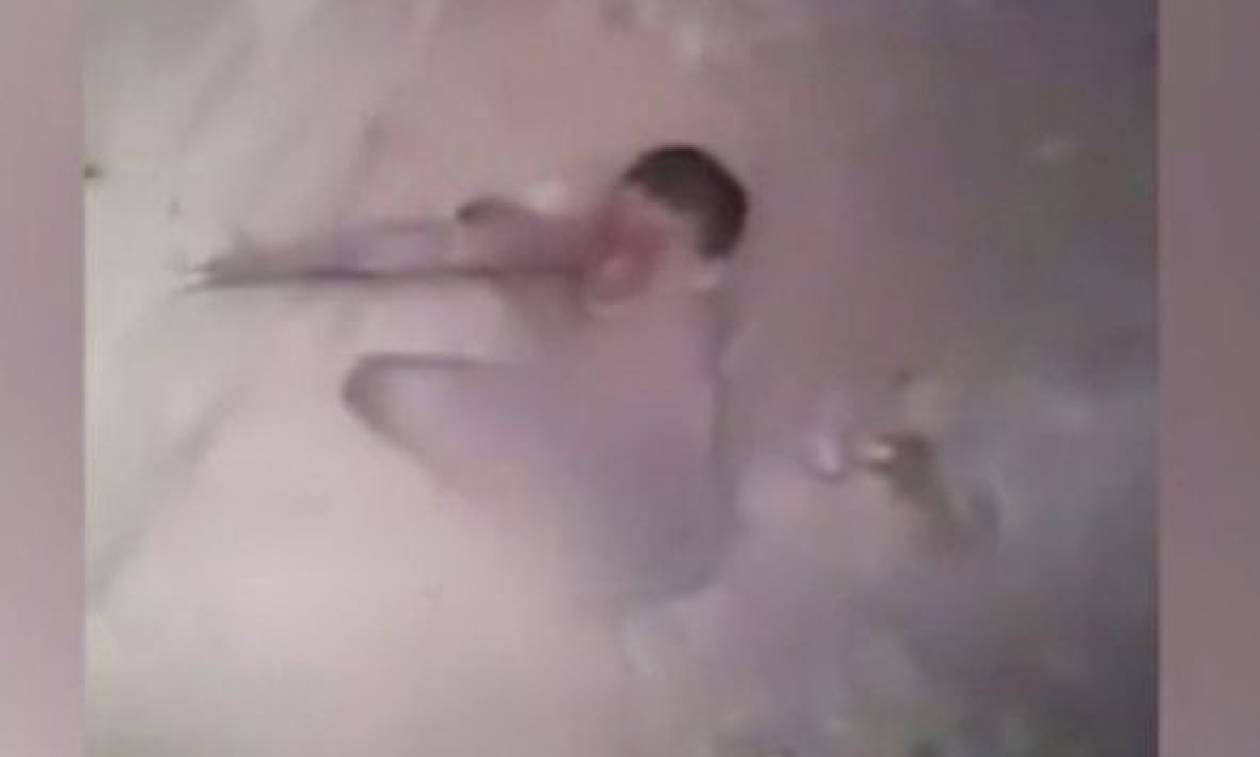 Φρικιαστικό: Κρατούσε αιχμάλωτη επί οκτώ μήνες τη γυμνή κοπέλα του σε λάκκο – Δείτε γιατί! (video)