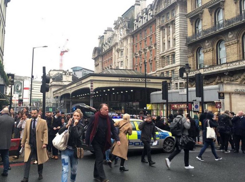 Λονδίνο: Εκκενώθηκε ο σταθμός του μετρό λόγω βόμβας (pics)