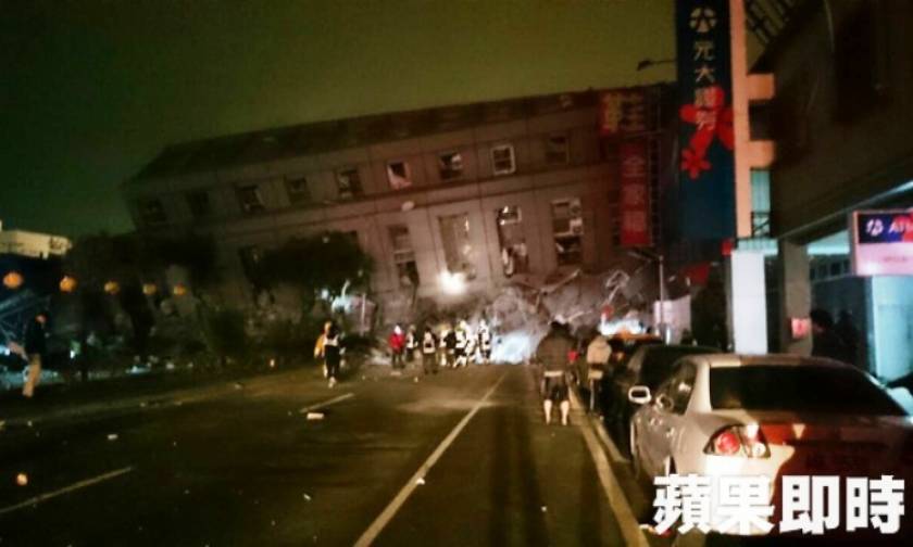 Κατάρρευση κτιρίων από ισχυρό σεισμό στην Ταϊβάν – Φόβοι για εκατοντάδες εγκλωβισμένους (pics & vid)