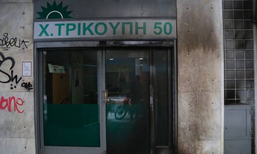 Την παραίτηση Τόσκα ζητάει η αντιπολίτευση για τις επιθέσεις στα γραφεία του ΠΑΣΟΚ