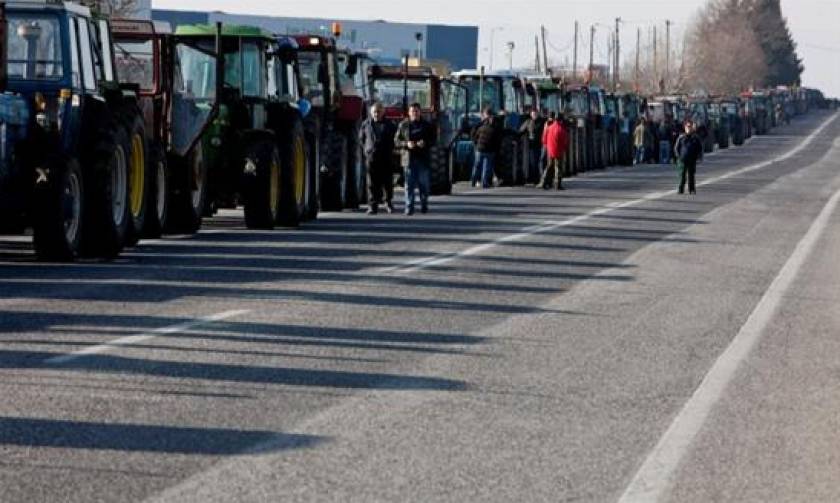 Μπλόκα αγροτών: Έκλεισε επ΄αόριστον ο αυτοκινητόδρομος Τρίπολης - Κορίνθου