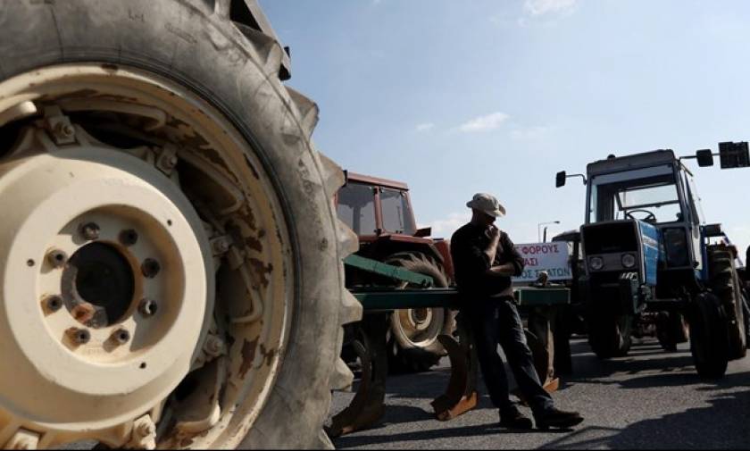 Καλαμάτα: Πολύωροι αποκλεισμοί από τα μπλόκα των αγροτών