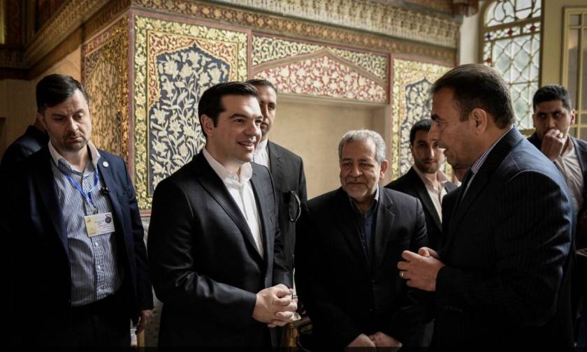 Ιράν: Επίσκεψη του Αλέξη Τσίπρα στο μνημείο του Εσφαχάν