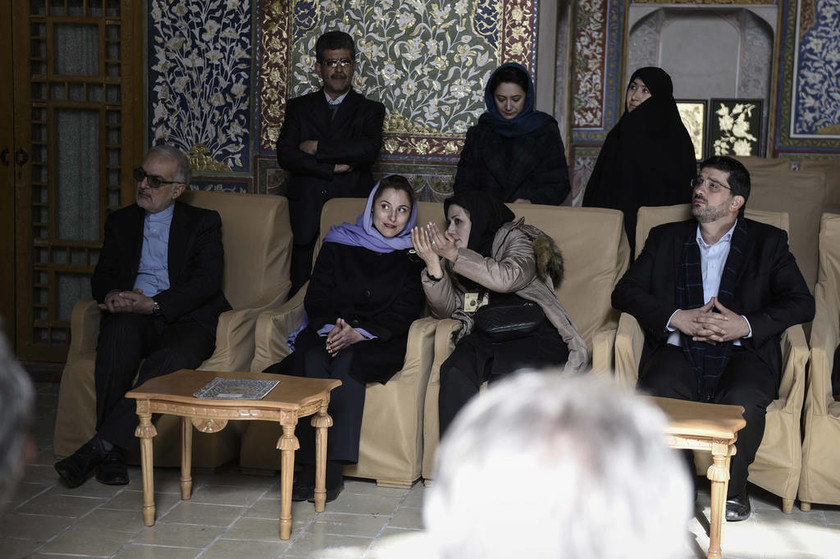 Και ξαφνικά όλοι κοίταζαν τη Μπέτυ Μπαζιάνα – Τι έκανε στο Ιράν η σύζυγος του Τσίπρα