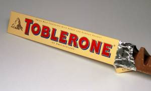 Κόβεις (και προφέρεις) ΛΑΘΟΣ την Toblerone όλη σου τη ζωή! (video)