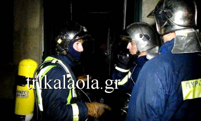Τρίκαλα: Φωτιά με εκρήξεις σε αμαξοστάσιο – Τραυματίστηκε πυροσβέστης (videos)