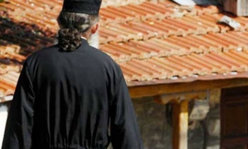Απίστευτη απάτη: Το κούρεμα καταθέσεων και η μεγάλη παγίδα σε ιερέα – Πώς έχασε 3.000 ευρώ