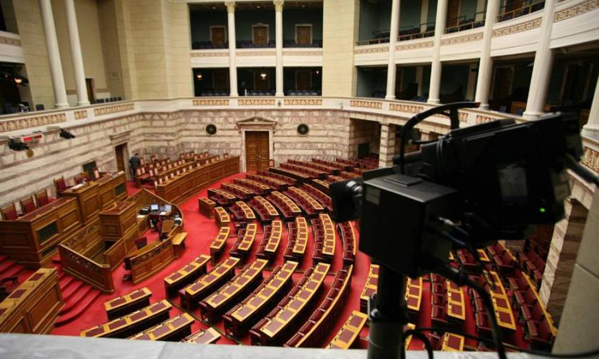 Τηλεοπτικές άδειες: Στην Ολομέλεια της Βουλής η τροπολογία - ΔΕΙΤΕ LIVE