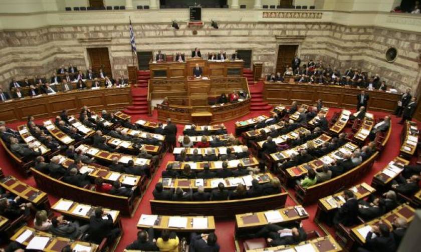 Βουλή: Υπερψηφίστηκε η τροπολογία για τις τηλεοπτικές άδειες