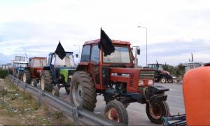Αγρότες στην Αθήνα: Καθιστική διαμαρτυρία στον κόμβο Μαρκοπούλου – Κορωπίου