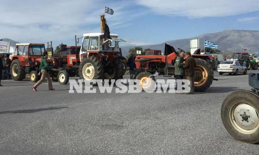 Αγρότες: Μπλόκο στα τρακτέρ των αγροτών στη Λεωφόρο Μαρκοπούλου