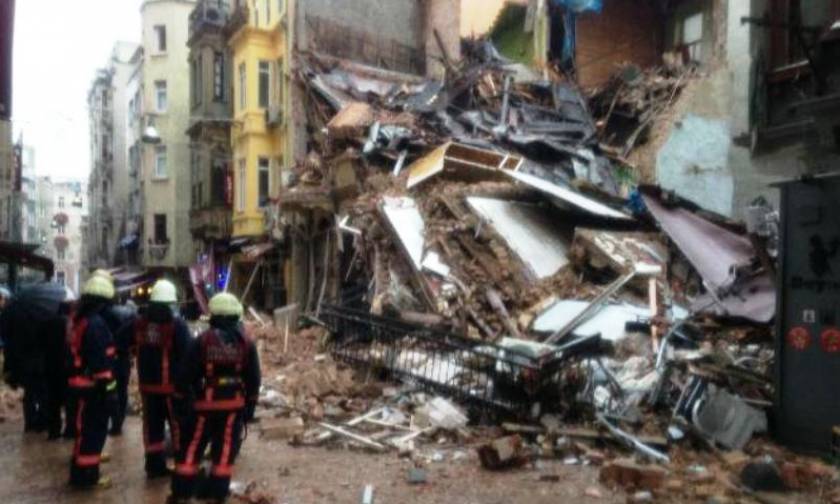 Κατέρρευσε πενταώροφο κτήριο στην Κωνσταντινούπολη (vid)