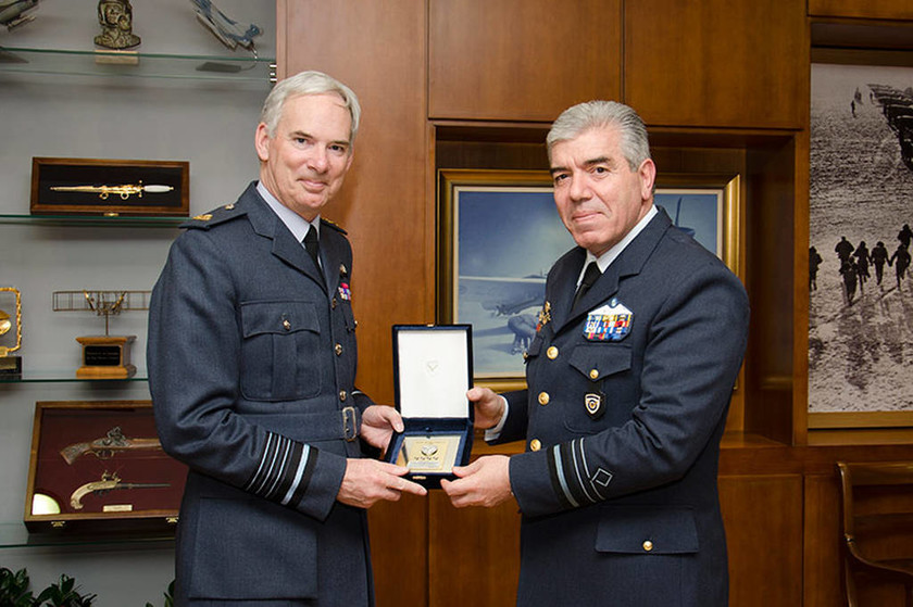 Συνάντηση Αρχηγού ΓΕΑ με τον Αρχηγό του Επιτελείου της RAF (pics)