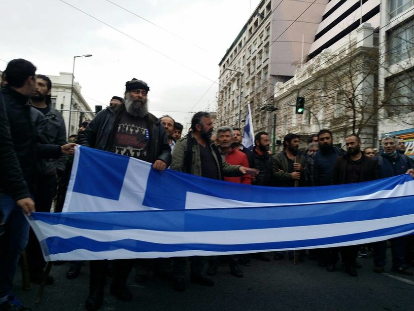 Αγρότες στην Αθήνα: Και η Κρήτη στη «μάχη» - «Πότε θα κάνει ξαστεριά» (video+photos)
