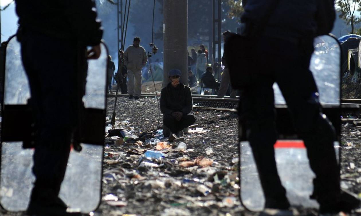 Associated Press: Η Ευρώπη κλείνει τα σύνορα της Ελλάδας